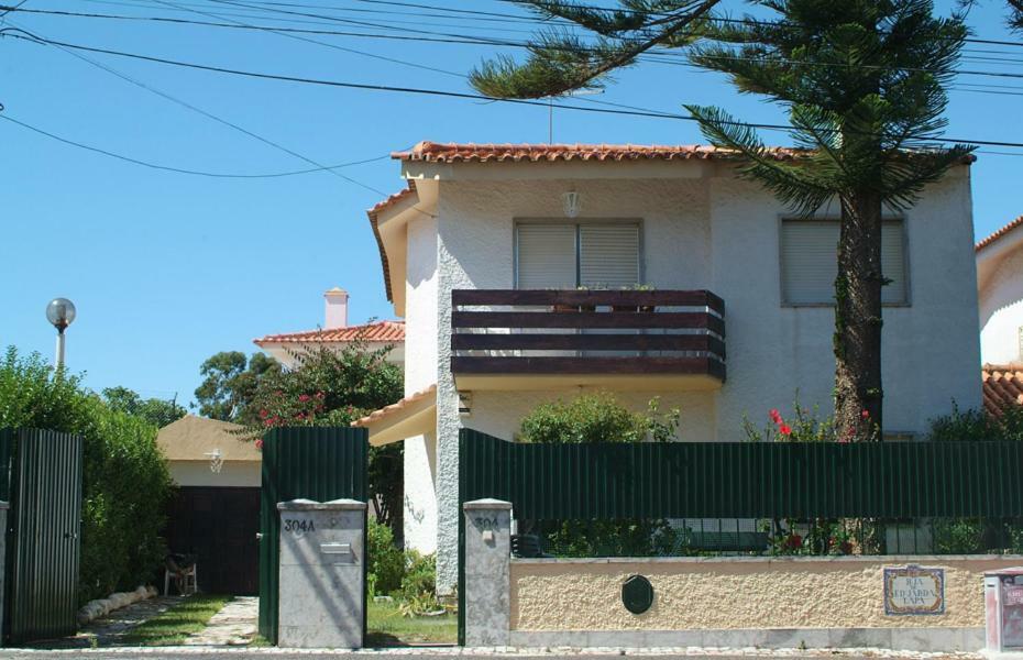 Traditional Villa In S Pedro , Estoril Alapraia Екстериор снимка